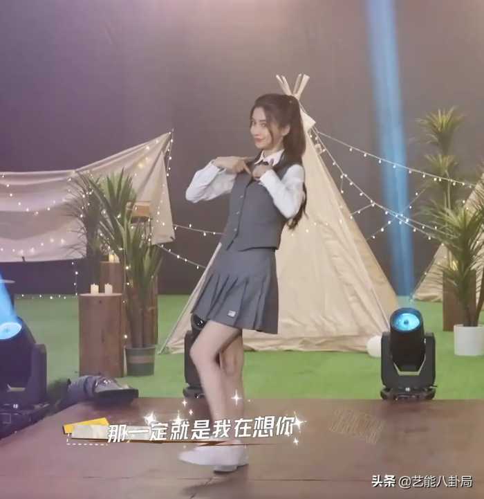 女明星综艺同框比美！baby扮精灵，宋轶旗袍妩媚，王鸥气场全开